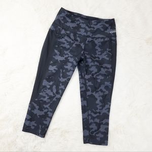 Handful Camo Squeeze Play High-Waist Capri